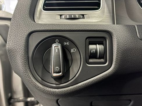 Used 2015 Volkswagen Golf S FWD image 28