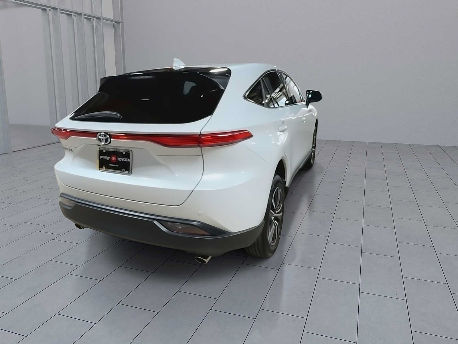Used 2023 Toyota Venza LE AWD/4WD image 8