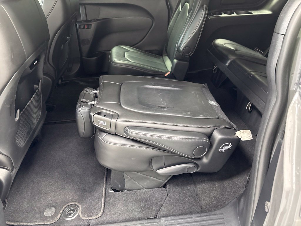 Used 2025 Chrysler Pacifica Select FWD image 41
