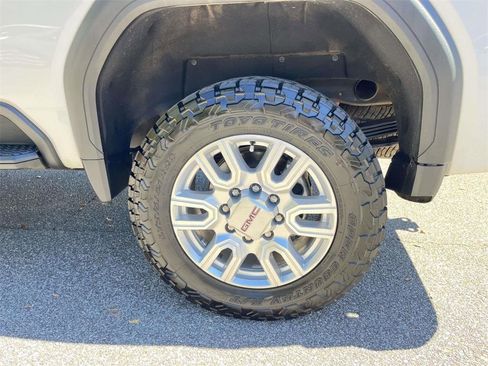 Used 2024 GMC Sierra 2500 SLT w/ SLT Premium Package image 9