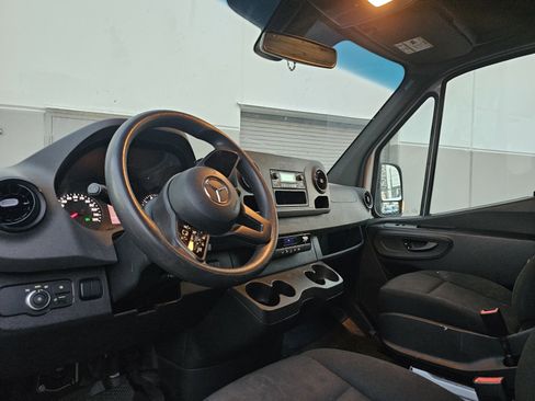 Used 2023 Mercedes-Benz Sprinter 2500 image 5