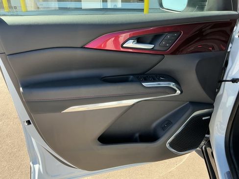 Certified 2026 Chevrolet Traverse RS w/ LPO, Floor Liner Package AWD/4WD image 15