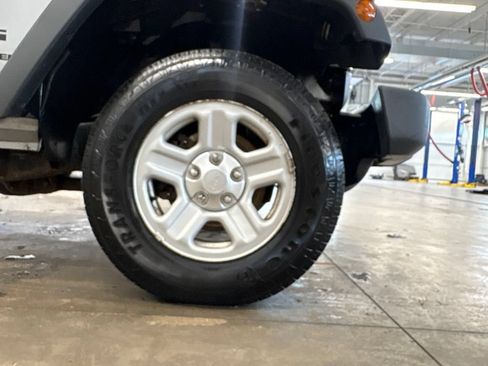 Used 2015 Jeep Wrangler Sport AWD/4WD image 21