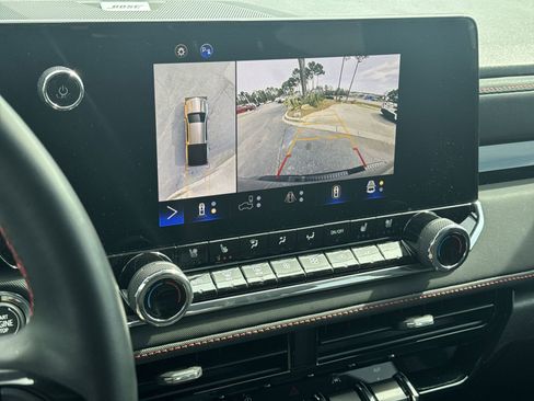 Used 2023 Chevrolet Colorado Z71 w/ Z71 Convenience Package 2 image 25