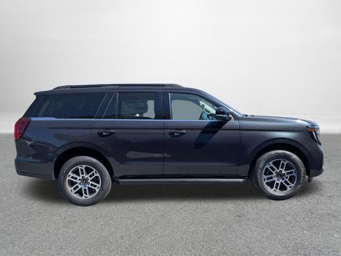 New 2026 Ford Expedition Active image 2