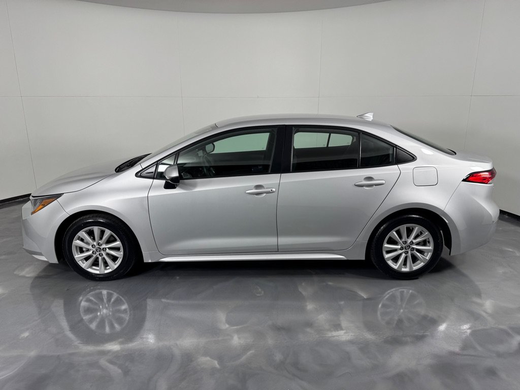 Used 2024 Toyota Corolla LE w/ LE Convenience Package FWD image 8