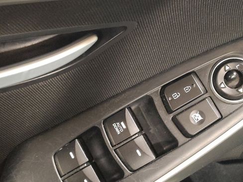 Used 2017 Hyundai Elantra GT image 27