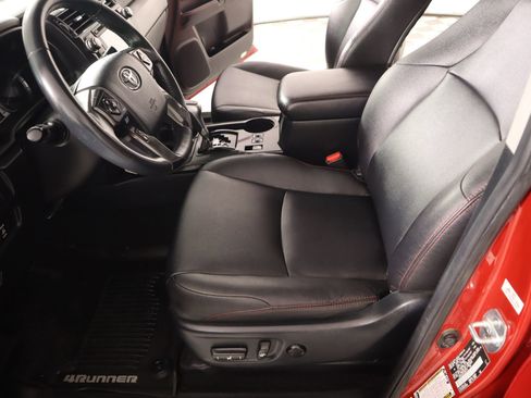 Used 2018 Toyota 4Runner TRD Off-Road Premium image 11