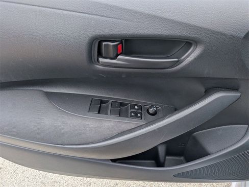 Used 2025 Toyota Corolla LE image 11