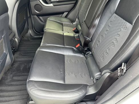 Used 2019 Land Rover Discovery Sport SE image 16