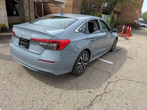 Used 2023 Honda Civic EX image 9