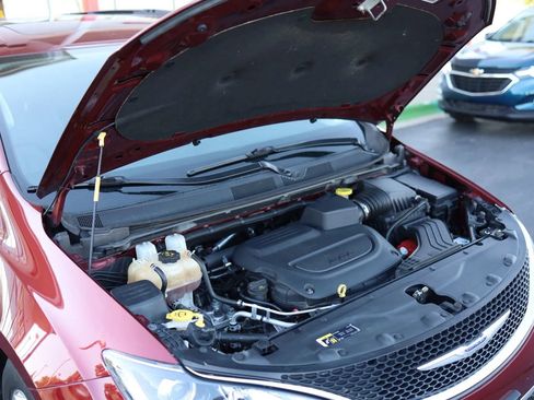 Used 2019 Chrysler Pacifica Limited FWD image 52