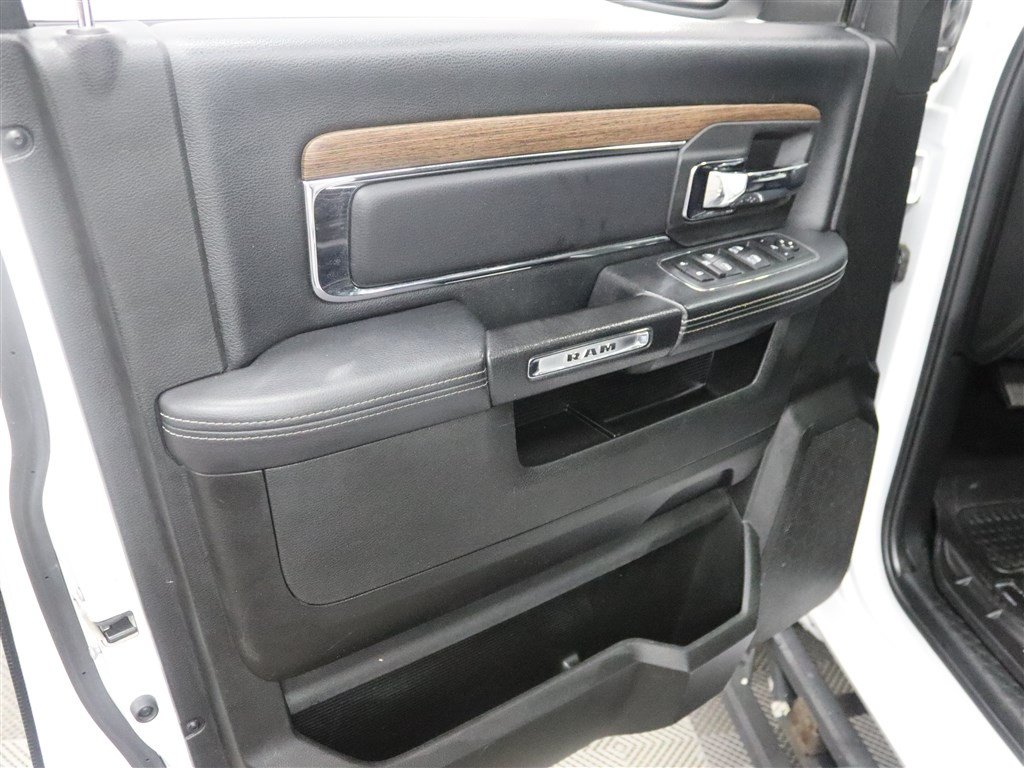 Used 2018 RAM 1500 Laramie w/ Convenience Group AWD/4WD image 16