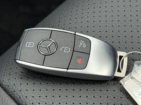 Used 2025 Mercedes-Benz GLS 450 4MATIC image 37