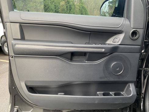 Used 2024 Ford Expedition Max XLT image 15