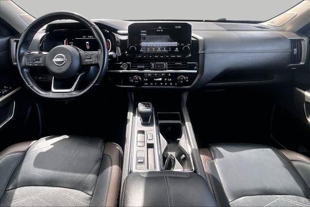 Used 2023 Nissan Pathfinder Platinum FWD image 16
