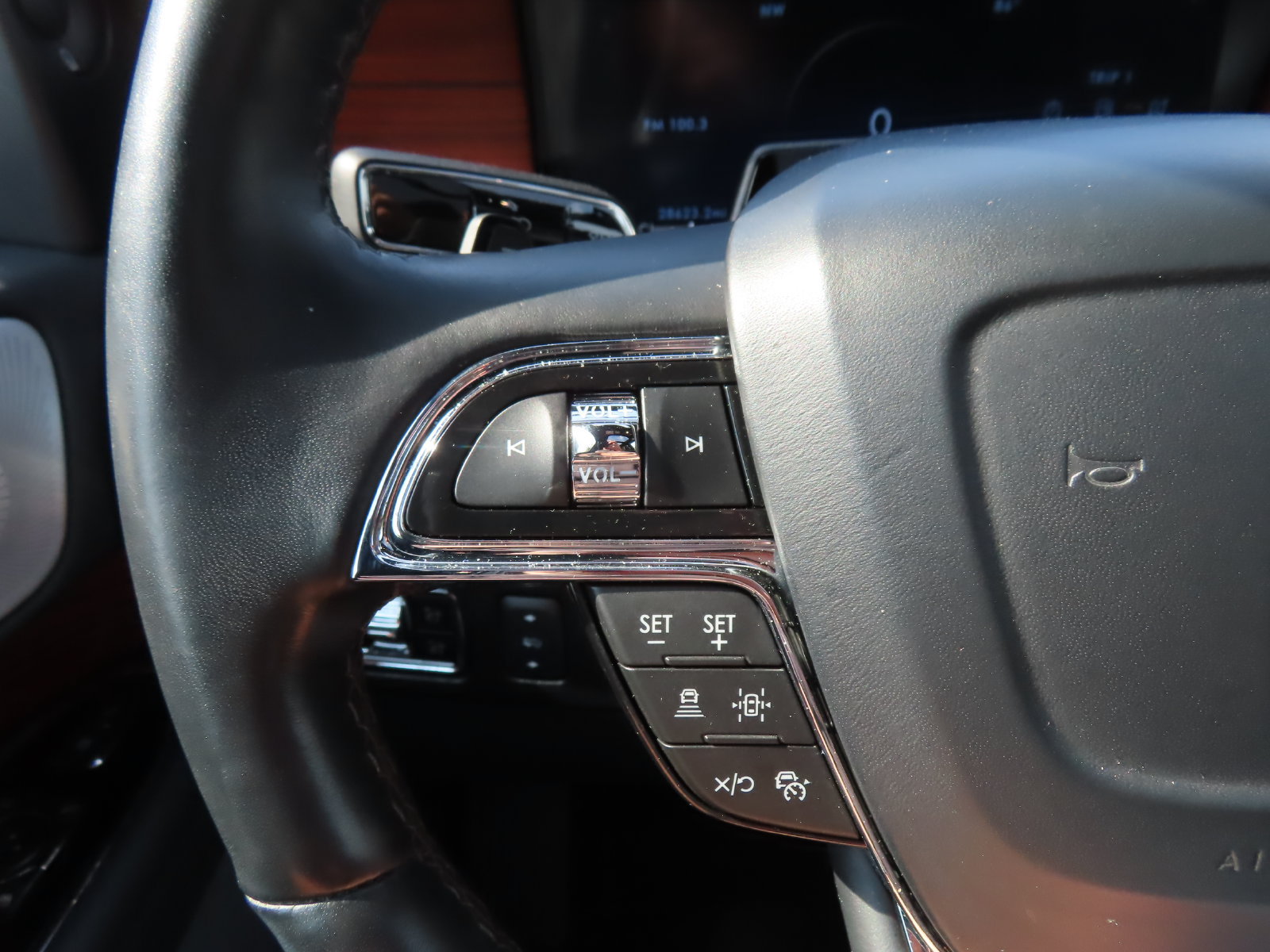 Used 2024 Lincoln Navigator L Reserve AWD/4WD image 23