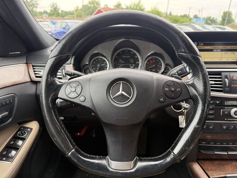 Used 2011 Mercedes-Benz E 550 4MATIC Sedan w/ Premium 2 Pkg image 21