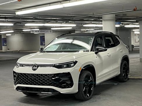 New 2026 Volkswagen Tiguan SE R-Line AWD/4WD image 3