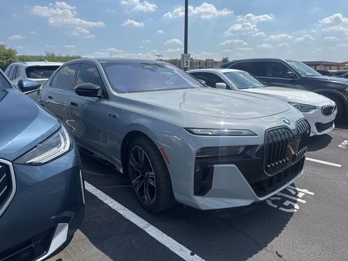 Certified 2024 BMW i7 M70 w/ Executive Package image 2