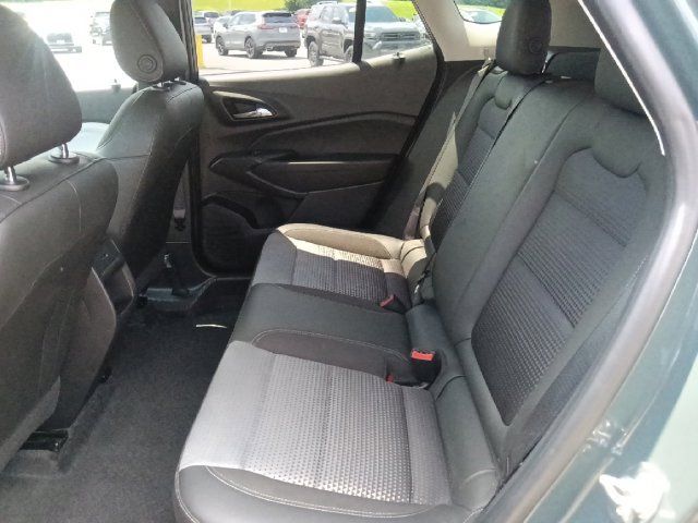 Used 2025 Chevrolet Trax LT FWD image 26
