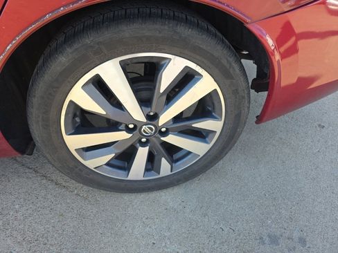 Used 2020 Nissan Versa SR image 10