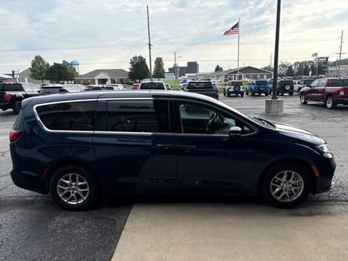 Used 2025 Chrysler Pacifica Select FWD image 6