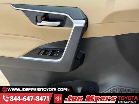 Used 2025 Toyota RAV4 XLE image 23