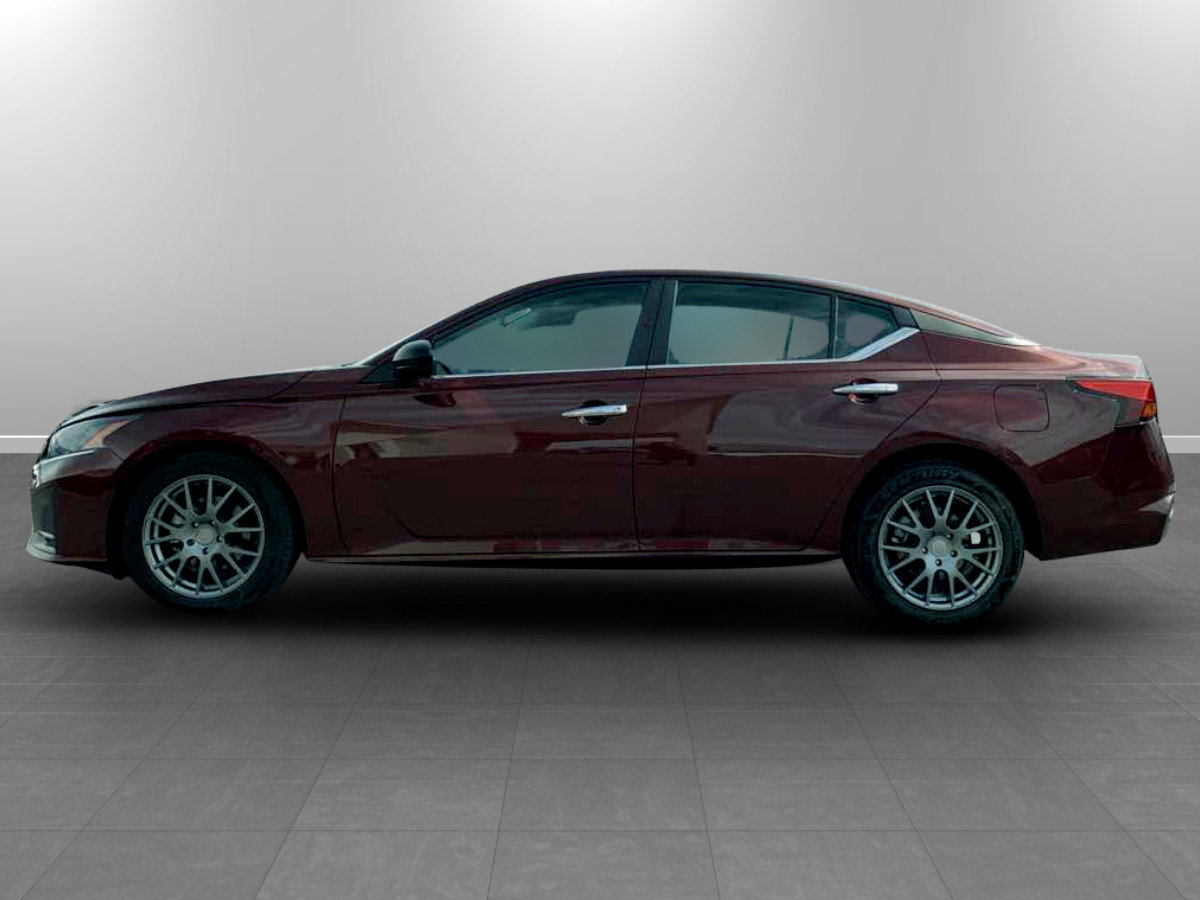 Used 2025 Nissan Altima 2.5 SV FWD image 4
