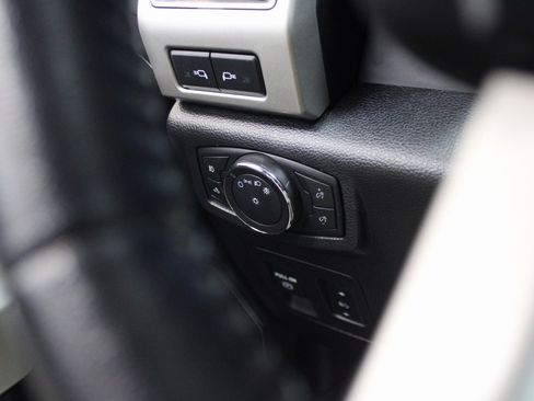 Used 2018 Ford F150 Lariat image 34