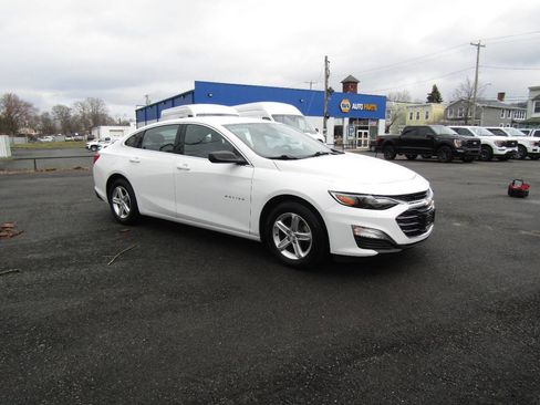 Used 2022 Chevrolet Malibu LS w/ LPO, Floor Liner Package image 9