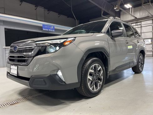 Used 2026 Subaru Forester Premium AWD/4WD image 4