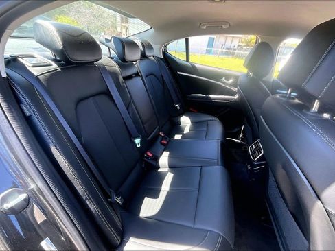 Used 2025 Genesis G70 2.5T image 22