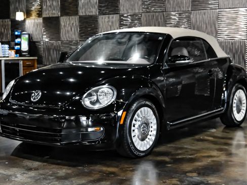 Used 2014 Volkswagen Beetle 2.5 FWD image 10