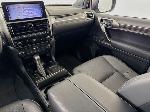 Used 2023 Lexus GX 460 Luxury w/ Sport Design Package AWD/4WD image 24
