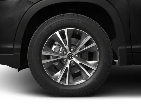 Used 2018 Toyota Highlander Plus FWD image 10