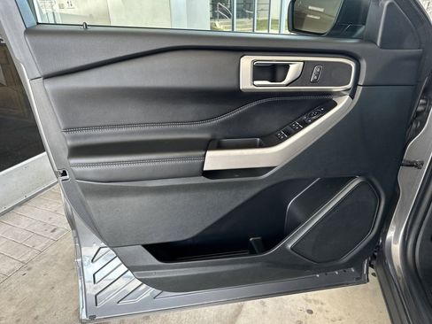 Used 2024 Ford Explorer XLT image 10