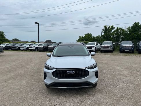 Used 2025 Ford Escape Platinum AWD/4WD image 3