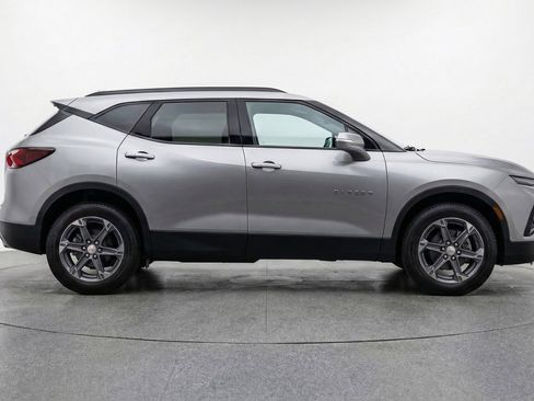 Used 2025 Chevrolet Blazer LT image 11