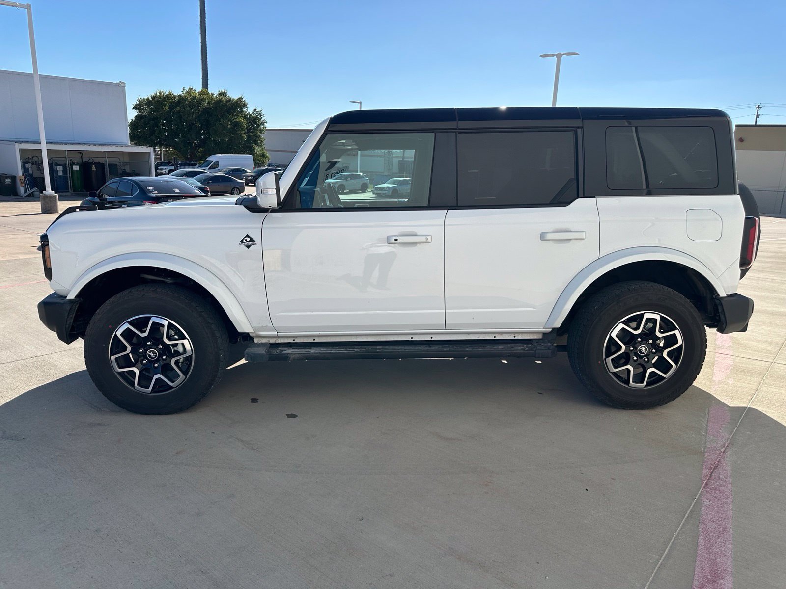 Used 2024 Ford Bronco Outer Banks AWD/4WD image 4