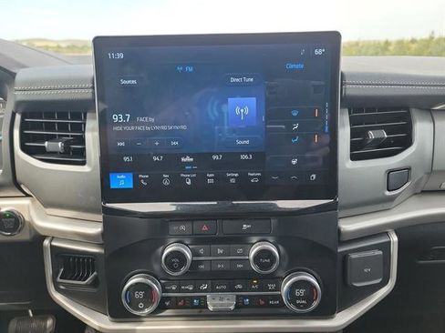 Used 2024 Ford Expedition Max XLT image 19