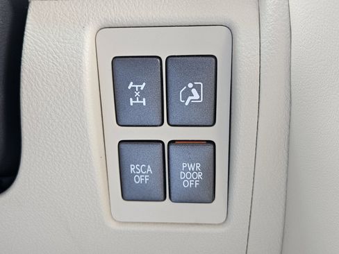 Used 2013 Lexus LX 570 4WD w/ Luxury Pkg image 27