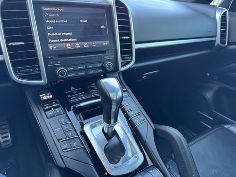 Used 2017 Porsche Cayenne S Platinum image 28