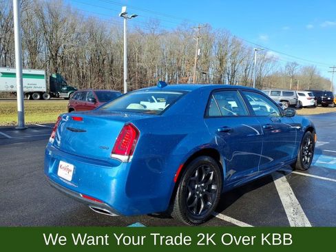 Used 2023 Chrysler 300 Touring L w/ Popular Equipment Group image 4