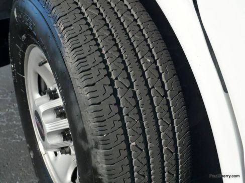 Used 2024 GMC Savana 2500 w/ Driver Convenience Package image 17