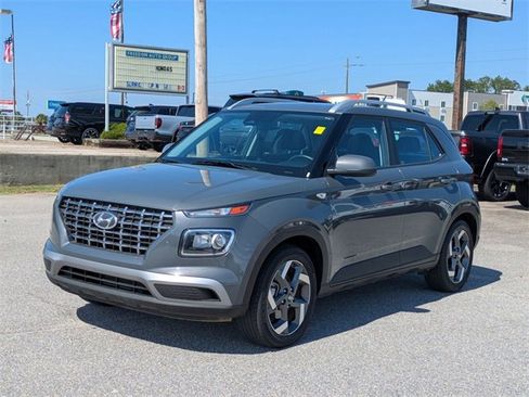 Used 2024 Hyundai Venue SEL image 7