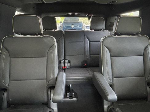 Used 2023 GMC Yukon SLT w/ SLT Premium Package AWD/4WD image 32