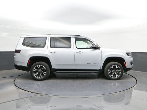 Used 2024 Jeep Wagoneer Series III AWD/4WD image 24