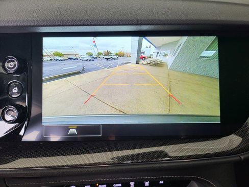 Used 2023 Buick Envision Essence image 5