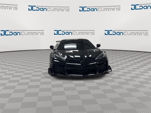 Used 2024 Chevrolet Corvette Z06 w/ Z07 Performance Package image 3
